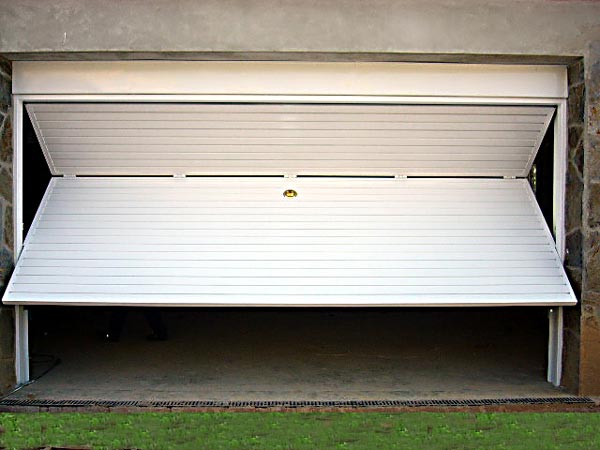 Ejemplo de puerta de garaje montable